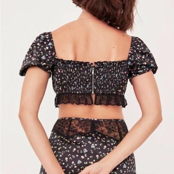 NEW! For Love And Lemon- Black Deep V Floral Dainty Lucy Crop Top Size Large - Picture 2 of 6